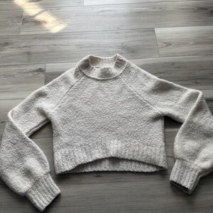 Urban Outfitters Cropped Sweater / Size L (Fits S–M)